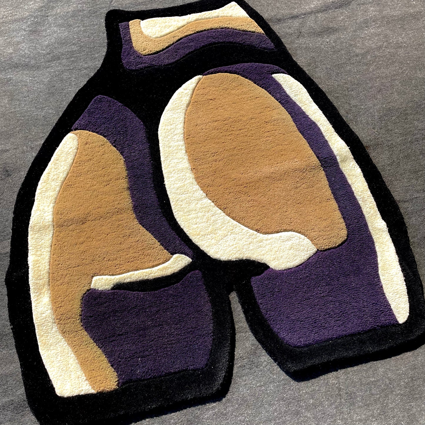 Booty hand-tufted rug side view