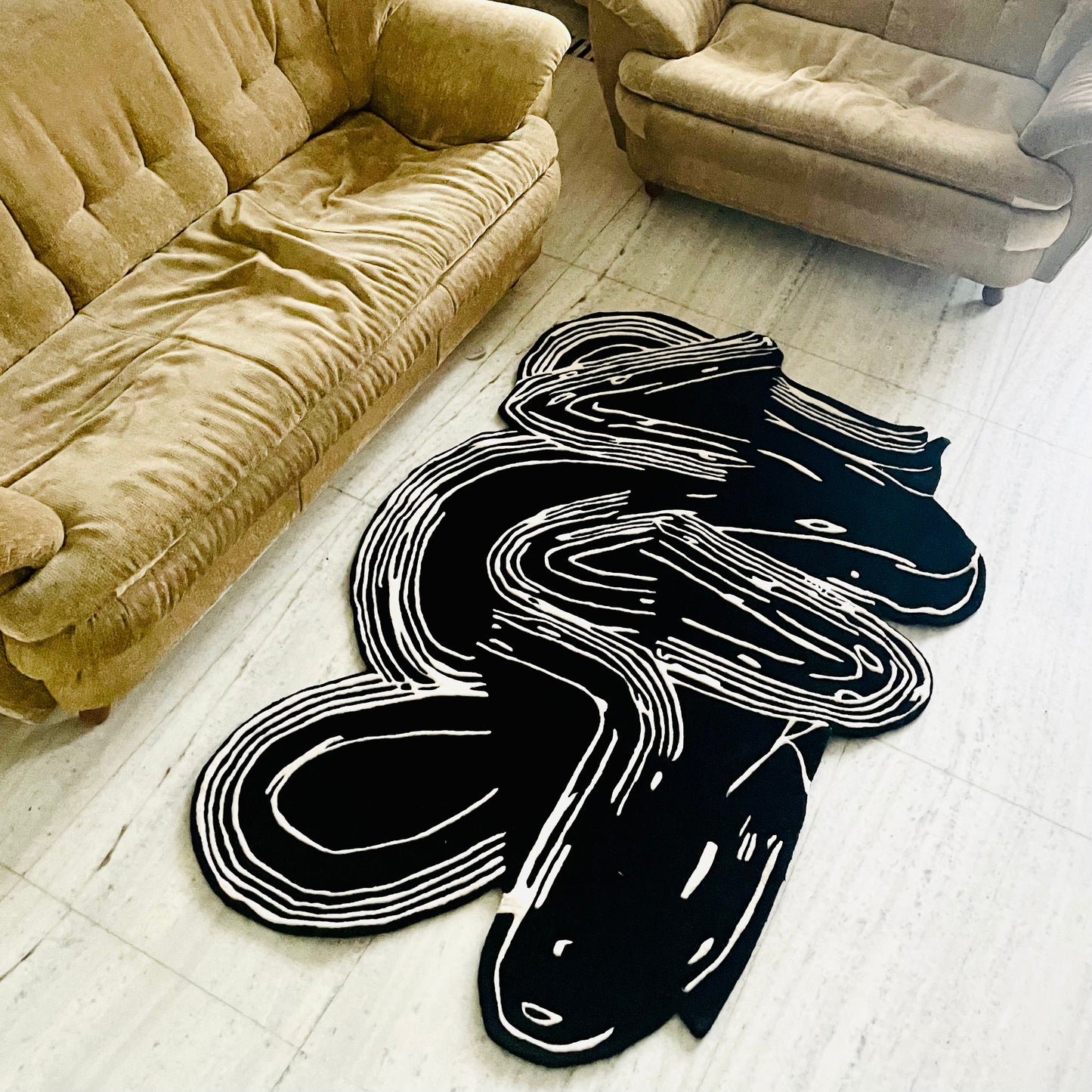 Noir Et Blanc Hand-Tufted Rug