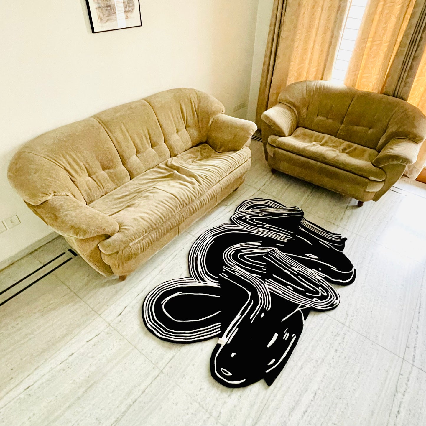 Noir Et Blanc Hand-Tufted Rug