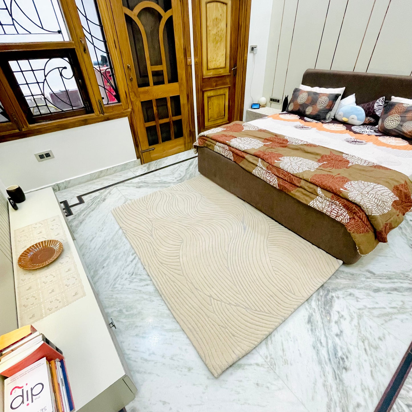 Sculptural Wave Hand-Tufted Rug