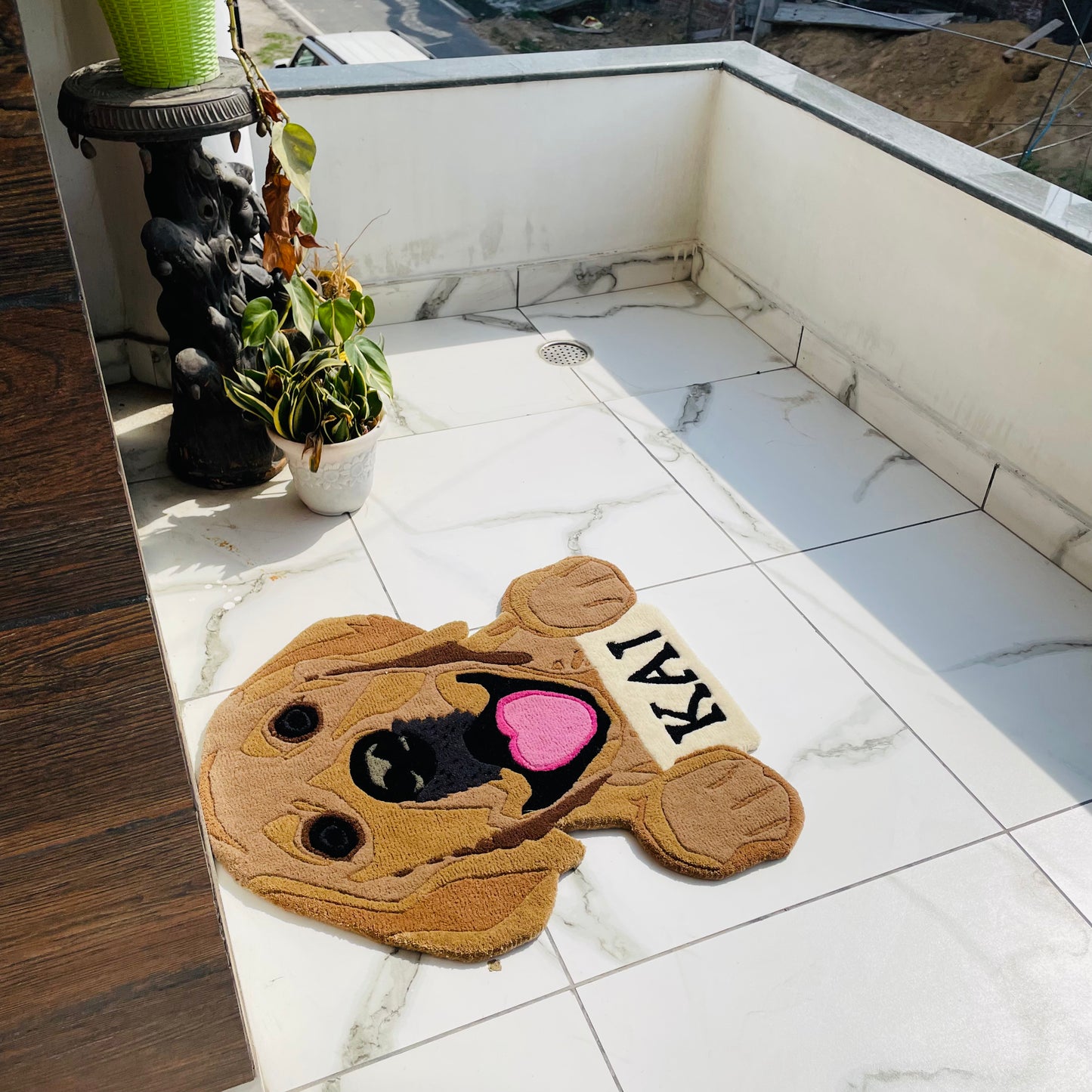 The Labrador Hand-Tufted Pet Rug side view