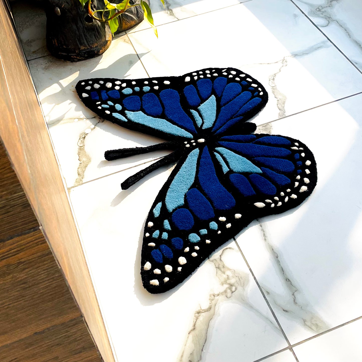 Hug Rug Butterflies Blue Butterfly Hand-Tufted Rug – Carpet Diem