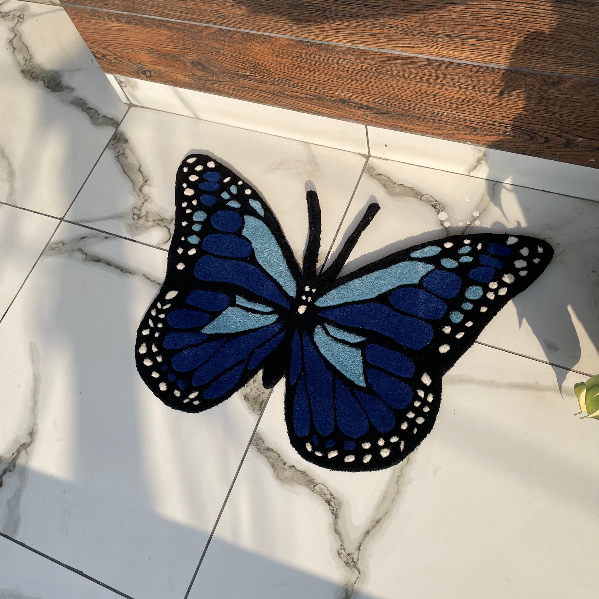 Hug Rug Butterflies Blue Butterfly Hand-Tufted Rug – Carpet Diem