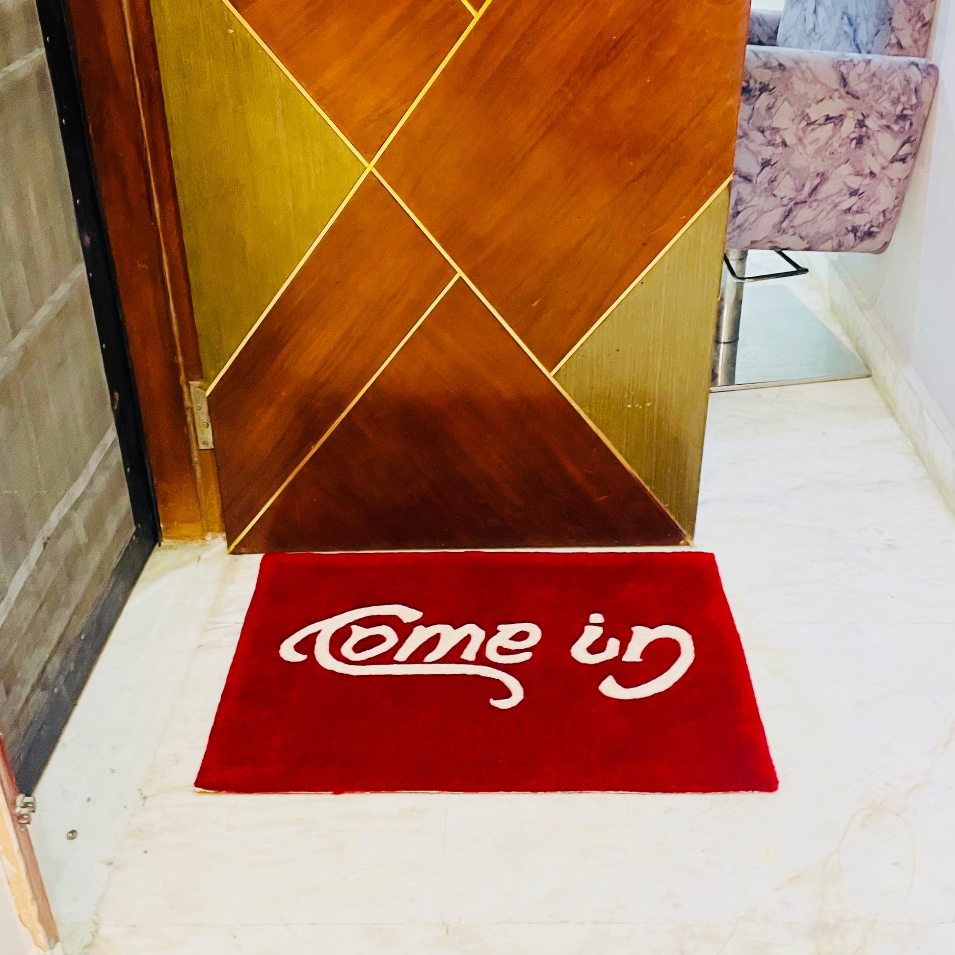 come in side of the rug