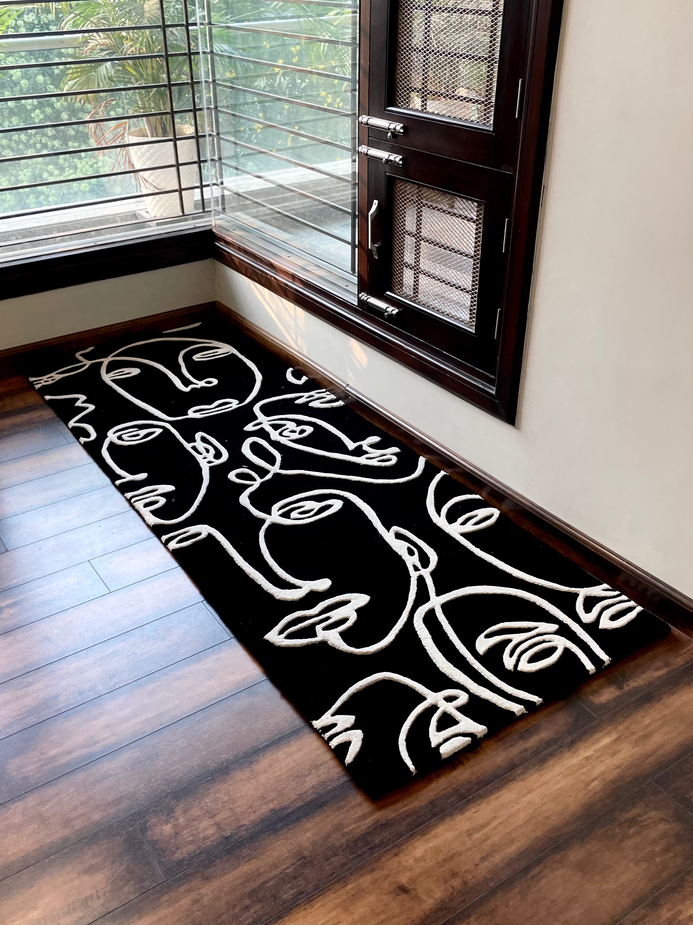 Abstract Faces Hand-Tufted Rug – Carpet Diem