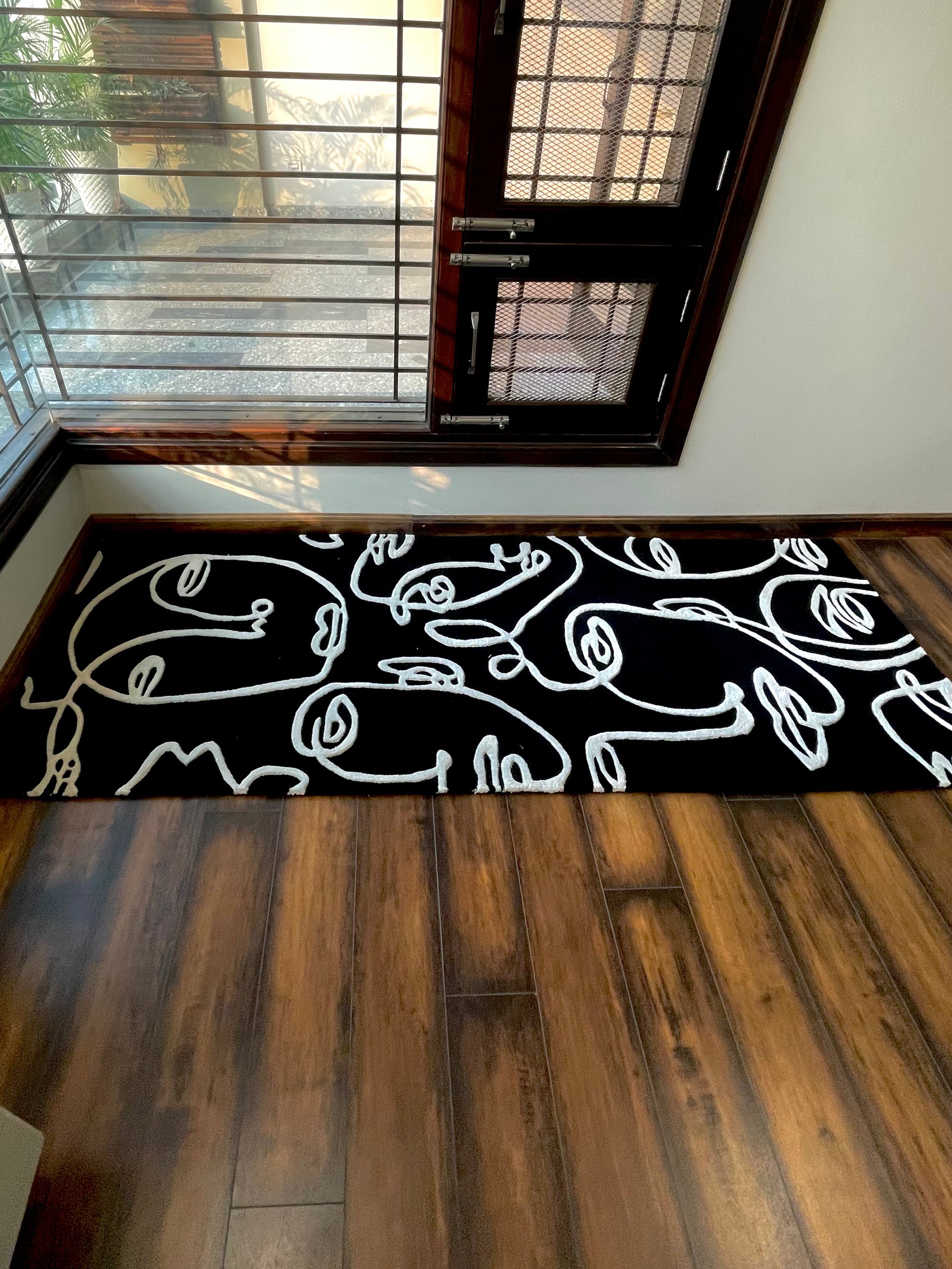 Abstract Faces Hand-Tufted Rug – Carpet Diem