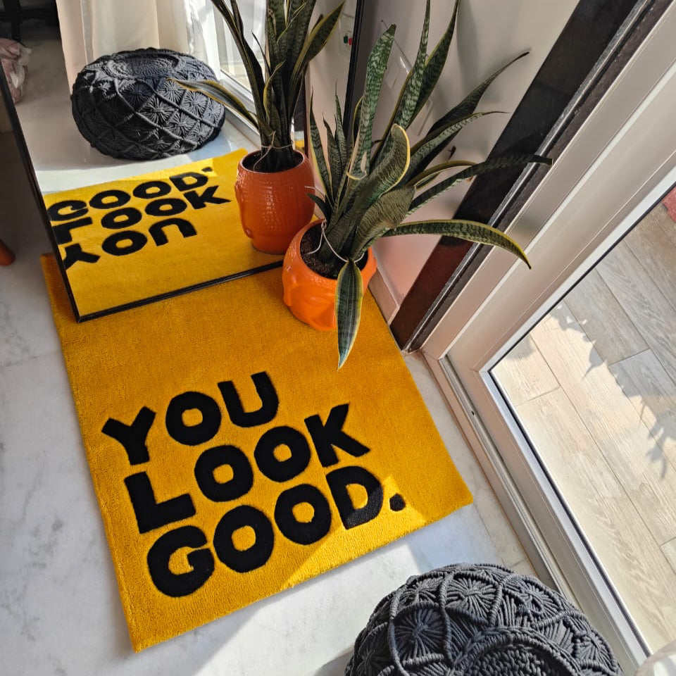 You Look Good & Cute Smiley Flower Combo